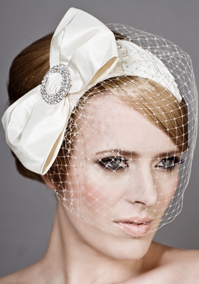 R1149 - Lace crescent with silk bow, veil and diamonte buckle.jpg